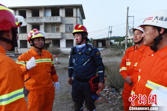 通過此次演練，進一步檢驗了部隊實戰(zhàn)能力，增強了官兵自信心。　吳壽臣 攝